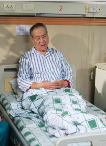 美女扒开尿口让男生爽